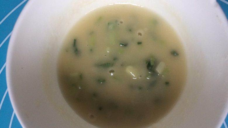 做饼➕发面油酥芝麻饼,倒入碗中,搅拌均匀