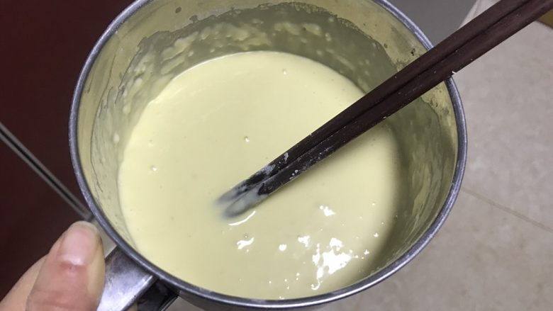 华夫饼(酵母版),用筷子搅拌均匀,稍微有点颗粒状,没关系,不影响