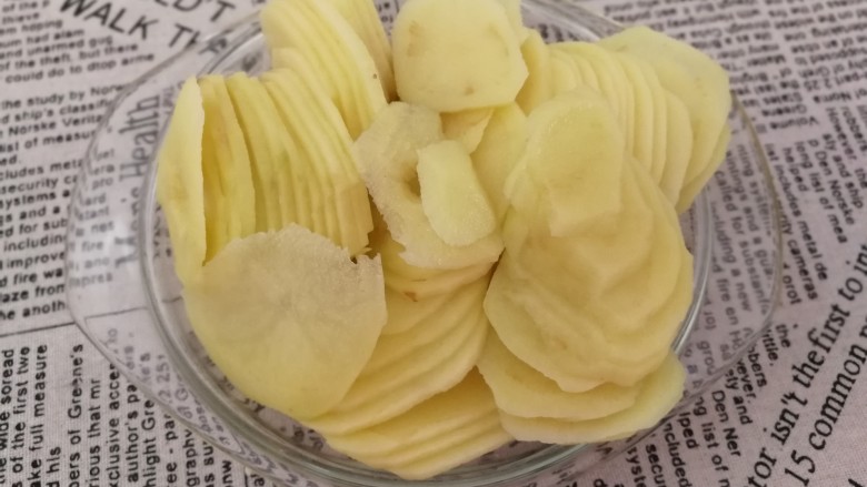 小炒土豆片,切薄片,备用