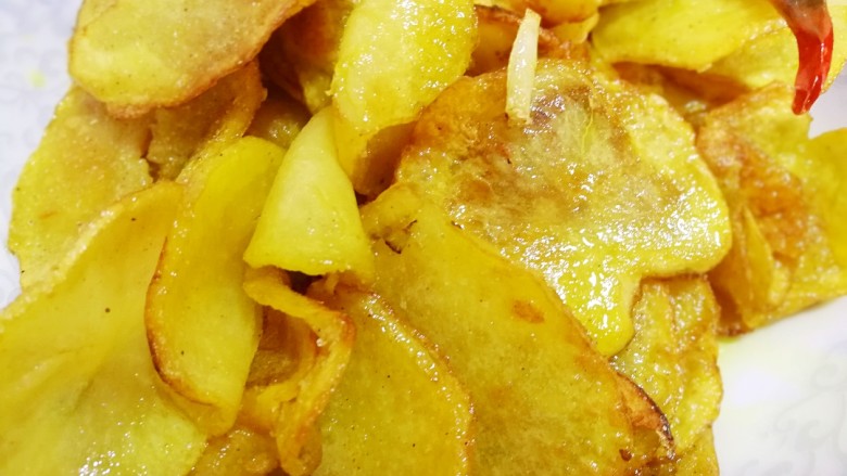 小炒土豆片,出锅装盘,
