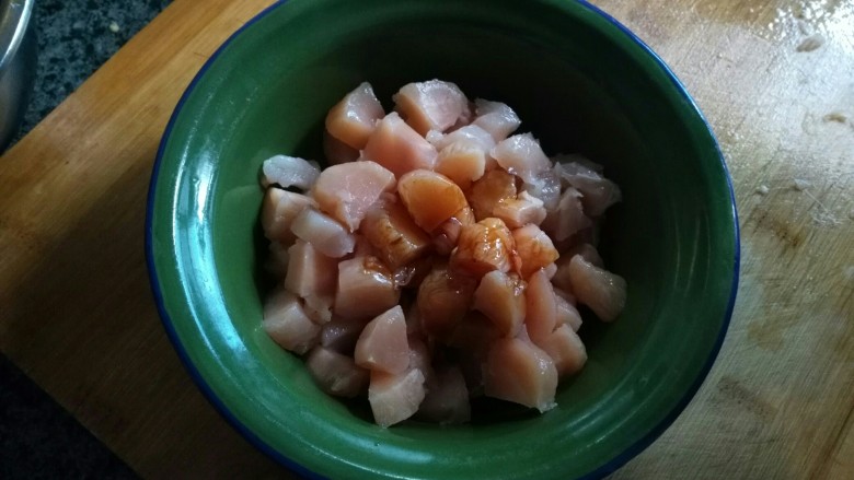 家常菜,杂蔬炒鸡丁,加入1勺<a style='color:red;display:inline-block;' href='/shicai/ 788'>生抽</a>