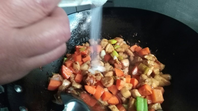 家常菜,杂蔬炒鸡丁,1茶匙盐