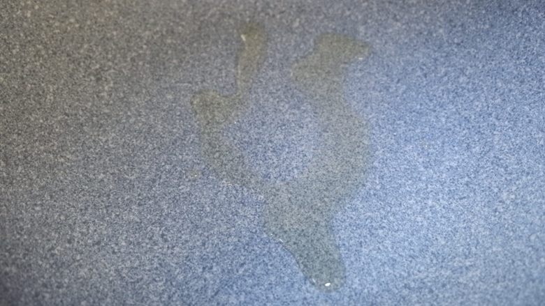 腊肠藕丁,起锅,放入少许食用油
