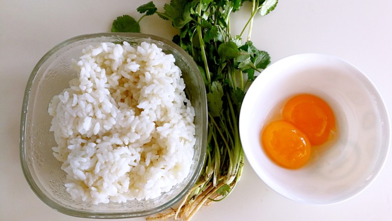香菜芝士饭团~剩米饭也有春天,<a style='color:red;display:inline-block;' href='/shicai/ 9'>鸡蛋</a>打散