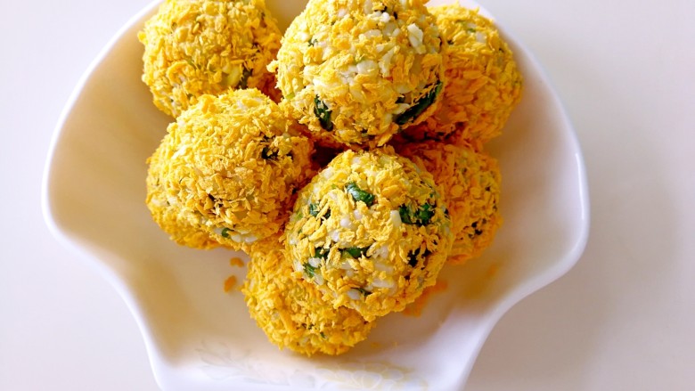 香菜芝士饭团~剩米饭也有春天,依次全部做好