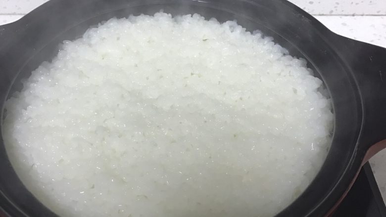 排骨煲仔饭,收干水份(大约7、8分钟)