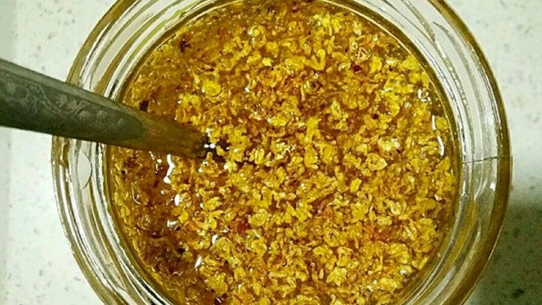 桂花黑芝麻汤圆(纯手工无油低糖版),制成桂花蜂蜜。