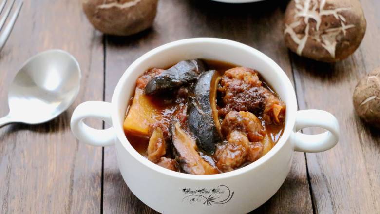 香菇炖筋头巴脑