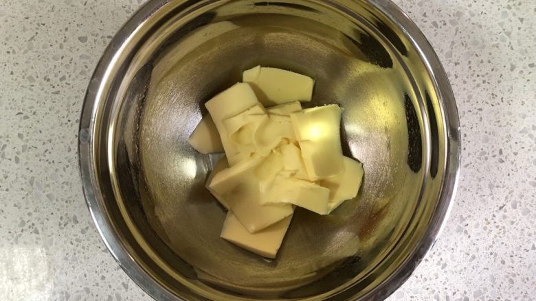 蔓越莓曲奇(原味&可可&抹茶),黄油软化到可以用手指轻轻就按出凹陷即可。