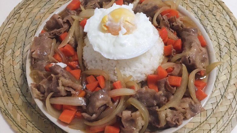 日式肥牛饭,摆盘，日式肥牛饭做好啦