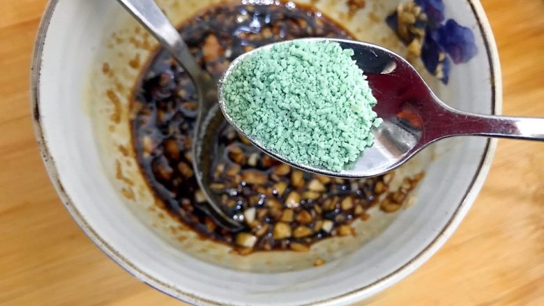 健康饮食の凉拌爽口小菜~苦菊裙带菜,一丢丢蔬之鲜(鸡精)