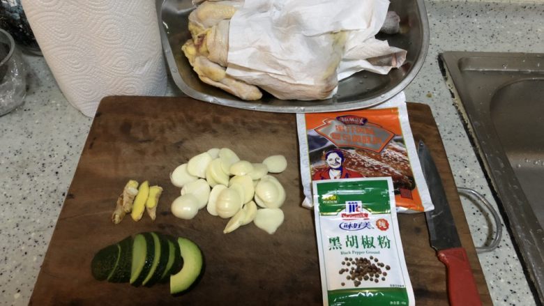 砂锅焖鸡
,准备调料,全部如下,蜜汁调料粉大家记住了,下次千万别买,味道太甜!