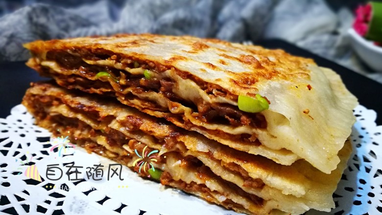 做饼+家常千层肉饼,是不是够诱人 忍不住马上咬一口😋