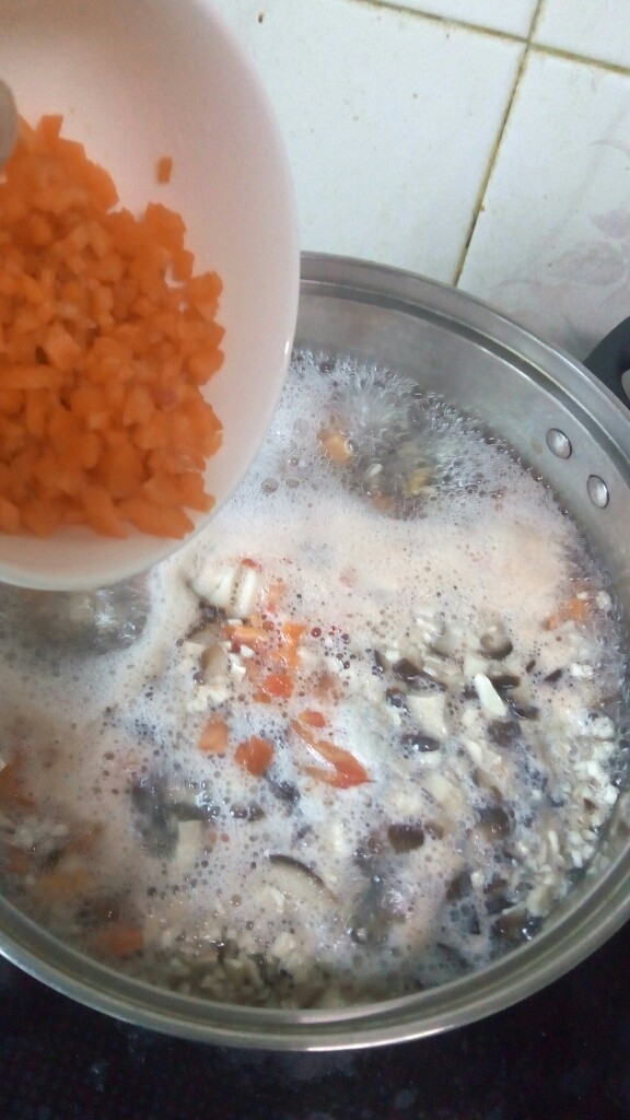 美味营养羹,烧开加入胡萝卜丁!