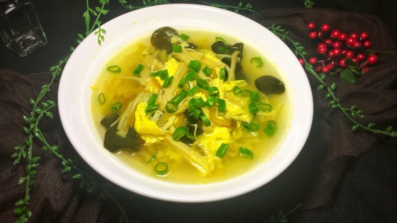 素三鲜养生汤,美味就完成啦!
大家喜欢我的菜谱记得点赞和收藏哦!欢迎评论留下您的宝贵意见!
谢谢啦!