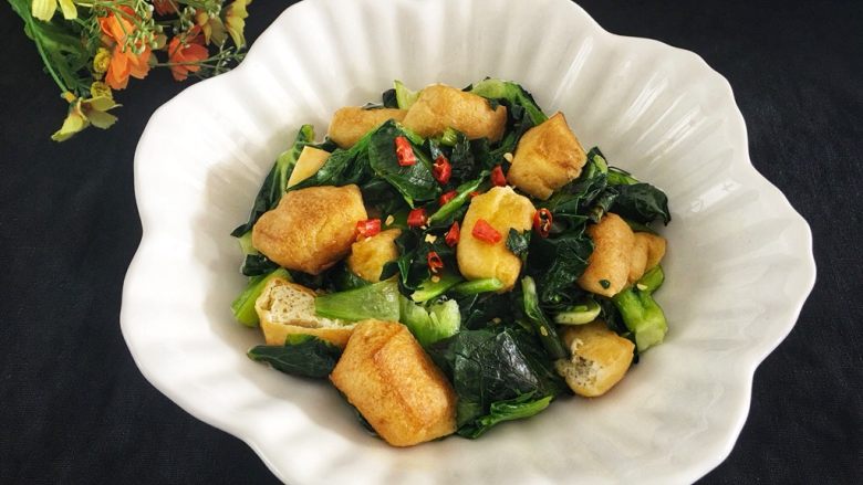 五分钟系列 青菜油豆腐,美味就完成啦！
大家喜欢我的菜谱记得点赞和收藏哦！欢迎评论留下您的宝贵意见！
谢谢啦！
