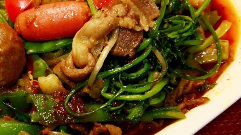 简单又粗暴的诱惑★麻辣香锅,荤素搭配,营养丰盛。
各种食材,交相辉映,相得益彰!