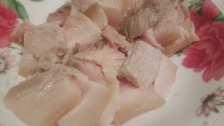 【家常菜】回锅肉,五花肉切薄片