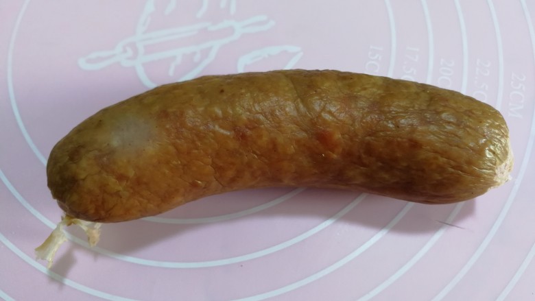 幸福の早餐汉堡,<a style='color:red;display:inline-block;' href='/shicai/ 8801'>红肠</a>一根,也可以准备自己喜欢的肠。