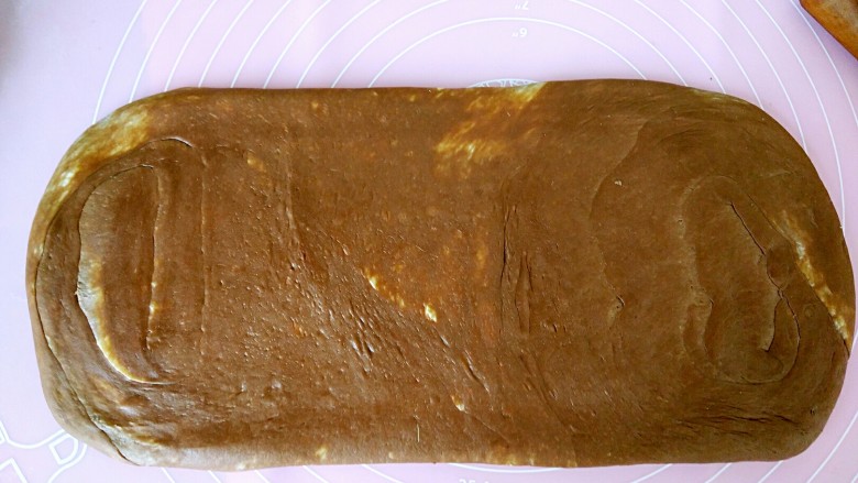 网红脏脏包,好了以后取出来,要擀开,要竖着