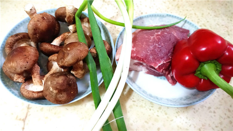 香菇甜椒肉片,材料准备。