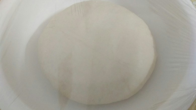 家常肉饼,盖上保鲜膜醒20分钟