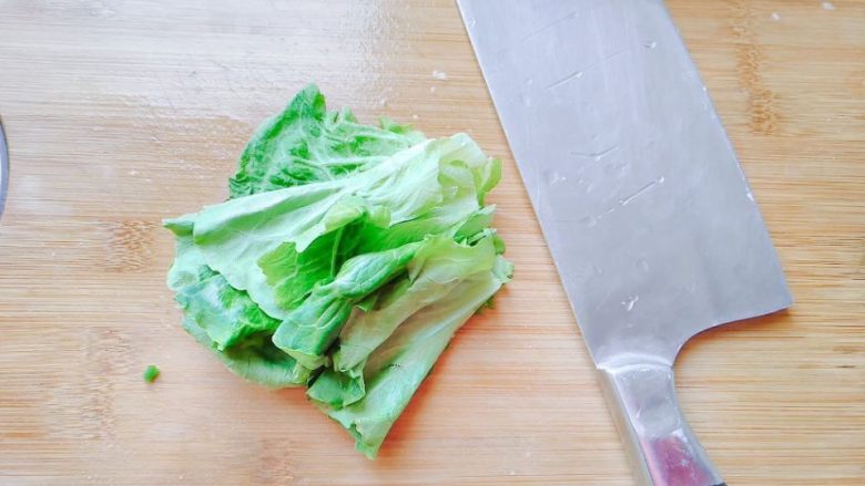 生菜豆腐肉沫羹,<a style='color:red;display:inline-block;' href='/shicai/ 121'>生菜</a>洗净,只要叶子。