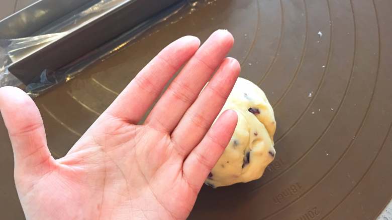 蔓越莓曲奇餅,這一步我沒戴手套,手、硅膠墊都是乾乾淨淨的→_→