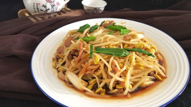 五分钟系列 豆芽炒肉丝,美味就完成啦!
大家喜欢我的菜谱记得点赞和收藏哦!欢迎评论留下您的宝贵意见!
谢谢啦!