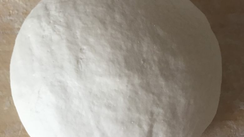 墨西哥卷饼,将所有材料混合均匀，揉成光滑的面团，盐要避开<a style='color:red;display:inline-block;' href='/shicai/ 731'>酵母</a>，扣上盆醒15到20分钟。