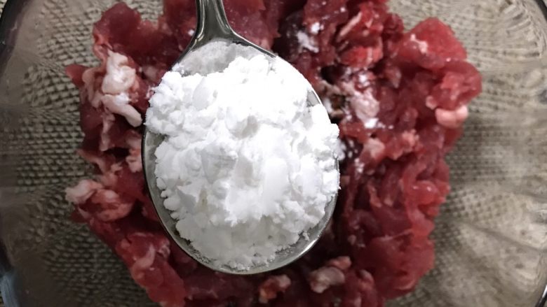 大蒜牛肉丝,一勺生粉