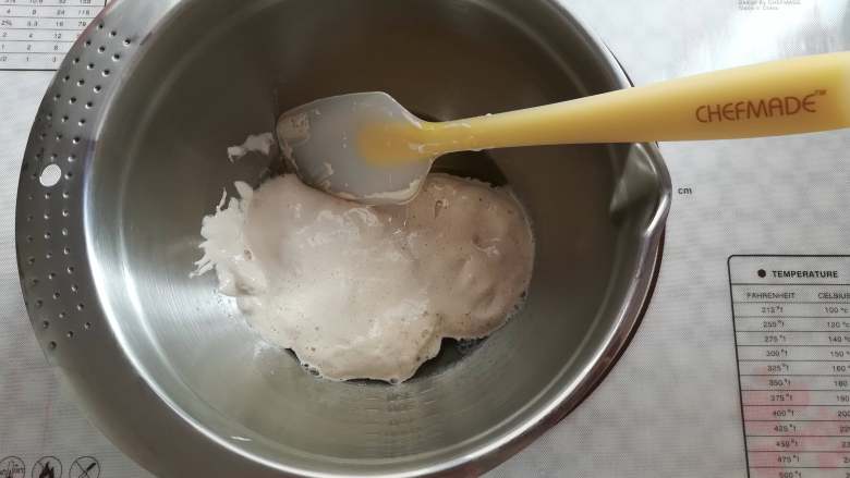 酸奶棉花糖戚风(焦糖味),在蛋白中加入液体棉花糖