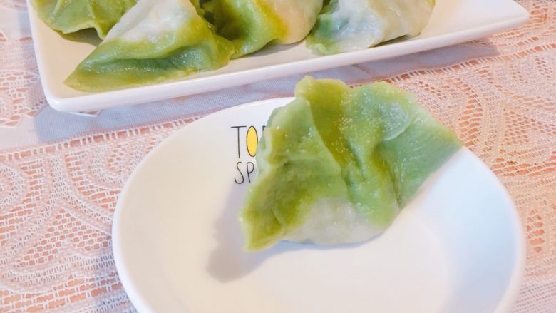 白菜(百财)饺子,下锅煮
出锅后的样子
很鲜美😋