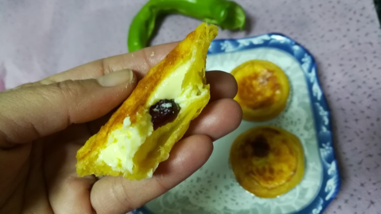 酸甜可口的简易版蔓越莓蛋挞,一口,两口……
