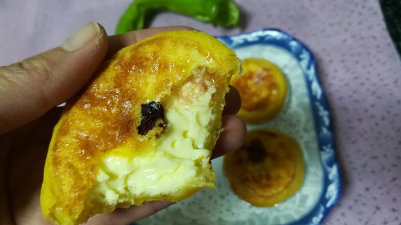 酸甜可口的简易版蔓越莓蛋挞,快没了,真心好吃啊,酥酥的皮,香香的馅儿,酸酸甜甜就像是初恋的味道,美味可口极了!