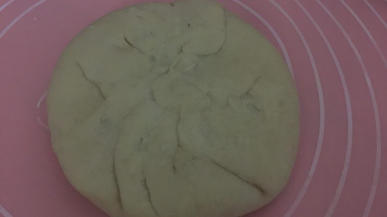 做饼+韭菜鸡蛋馅饼,封口捏紧实