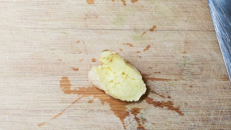 冷热两吃糯弹冰糖生抽香凤爪,一块生姜拍松