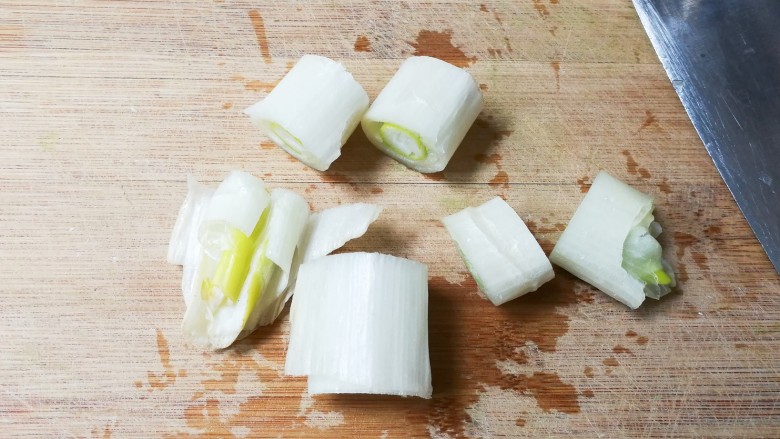 冷热两吃糯弹冰糖生抽香凤爪,<a style='color:red;display:inline-block;' href='/shicai/ 138'>大葱</a>切小段