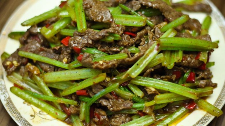 老爸的独家芹菜炒牛肉