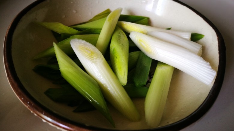 家宴菜谱~鸡鸭鱼肉之毛血旺,<a style='color:red;display:inline-block;' href='/shicai/ 3348'>青蒜</a>切段