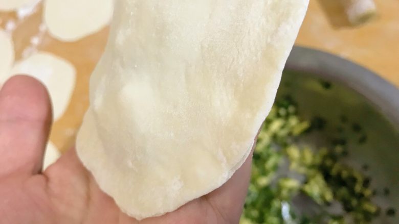 做饼+太阳盒子,盖上另外一张面皮,边缘捏实。