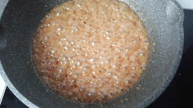 春节零食~奶油焦糖爆米花,然后关火,搅拌均匀;