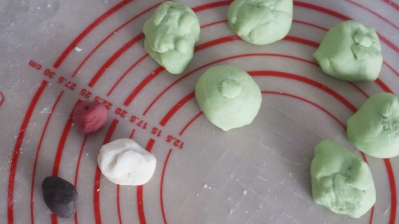 我是一只蛙🐸(馒头),我们和好的面团如图所示