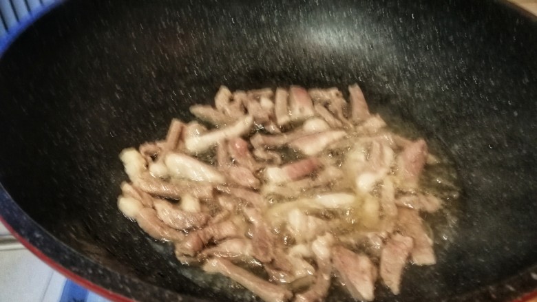蒜黄麻香土豆条,煎至上色,微酥就好了(如图)