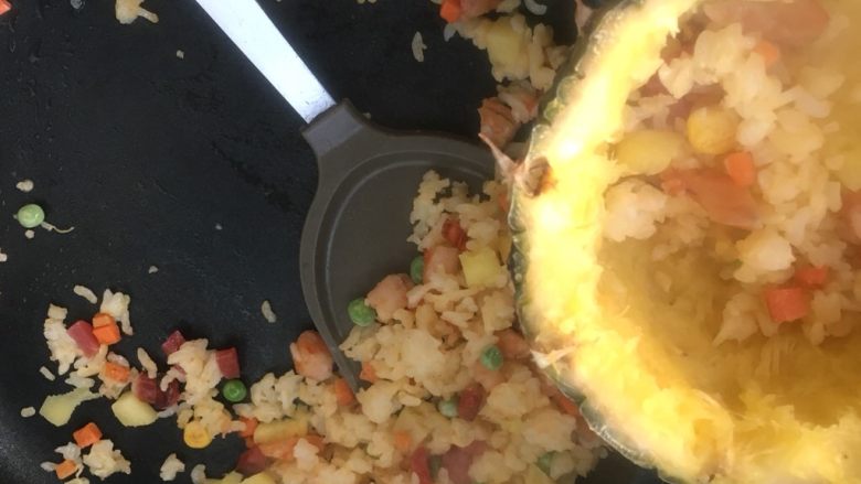 小鸟菠萝🍍饭,盛入菠萝碗