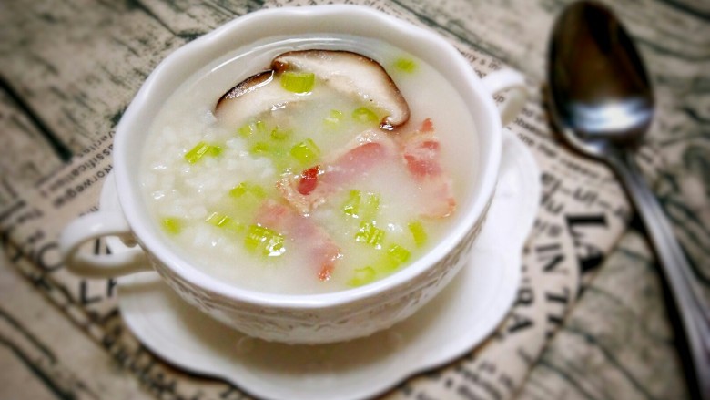 芹菜香菇培根粥,成品。