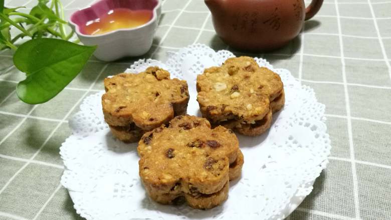 梅花杏仁燕麦饼,下午时间的美味茶点。