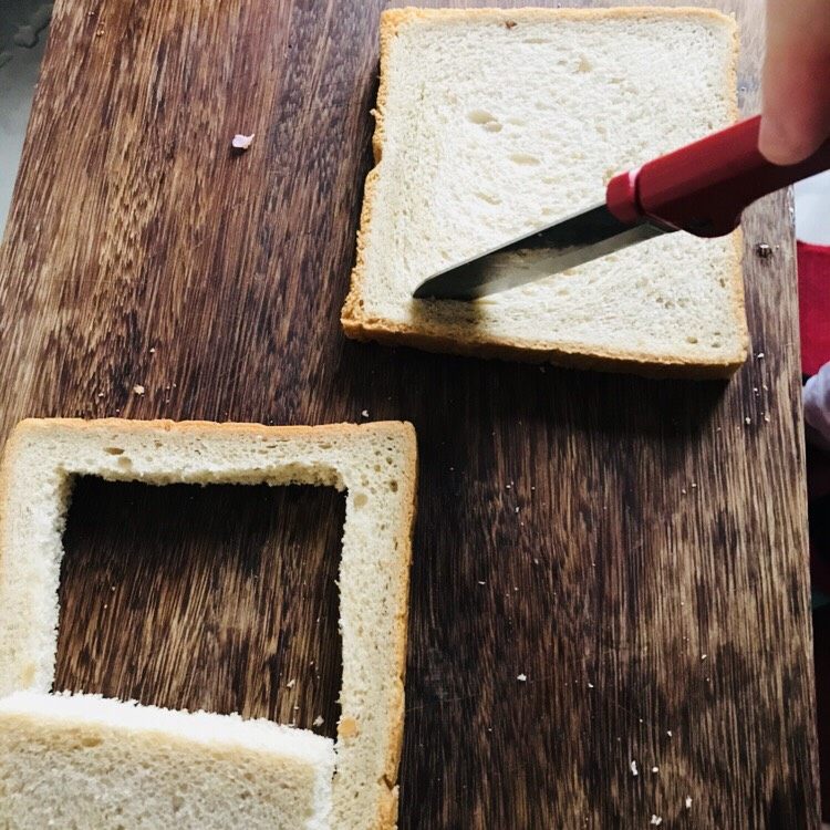 闺蜜餐,面包留边切好