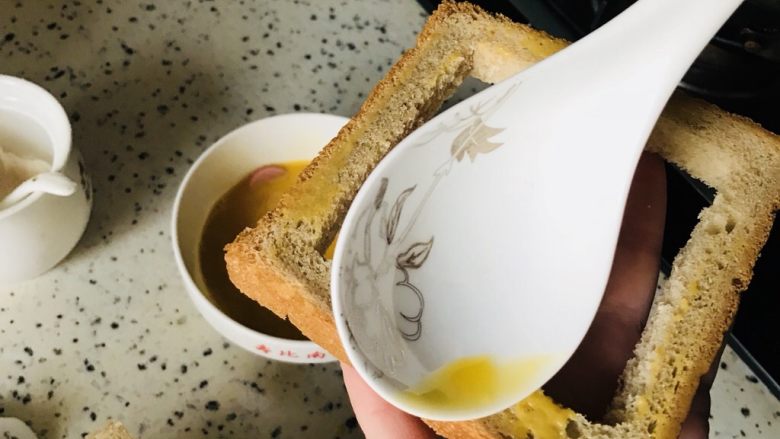 闺蜜餐,切过的边框抹上蛋液