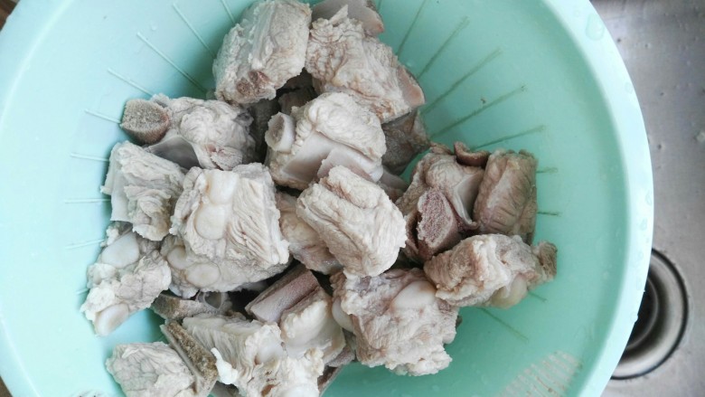 糖醋排骨,洗干净备用